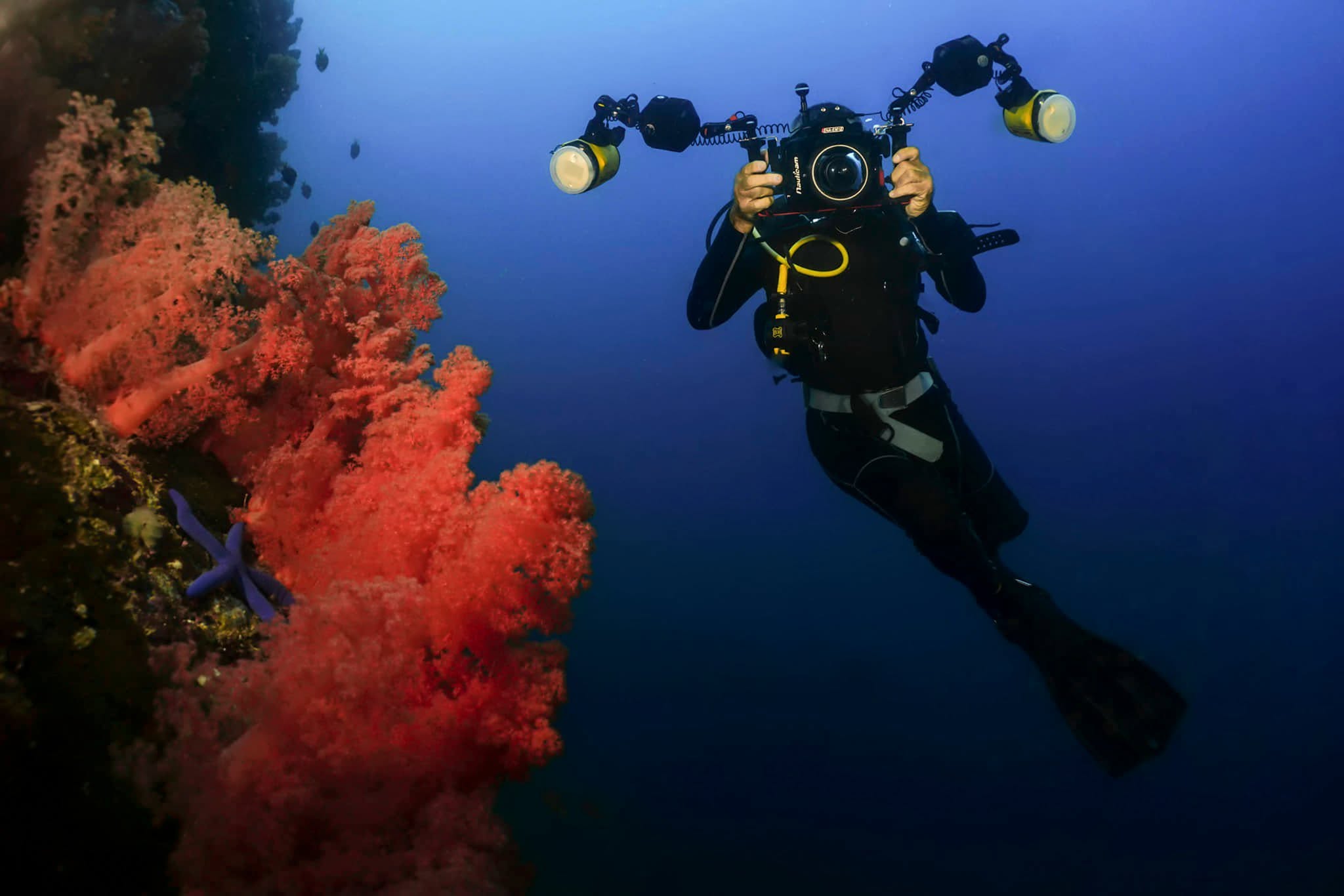 José María Abad fotografiando bajo el agua